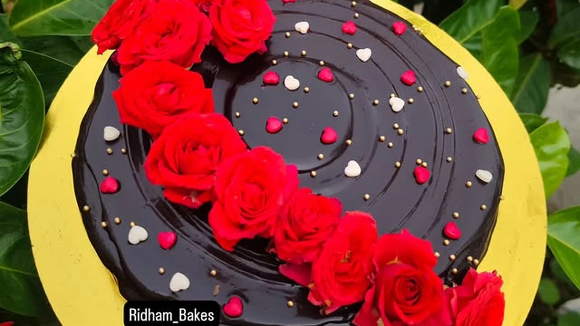 Beautiful chocolate cake with roses